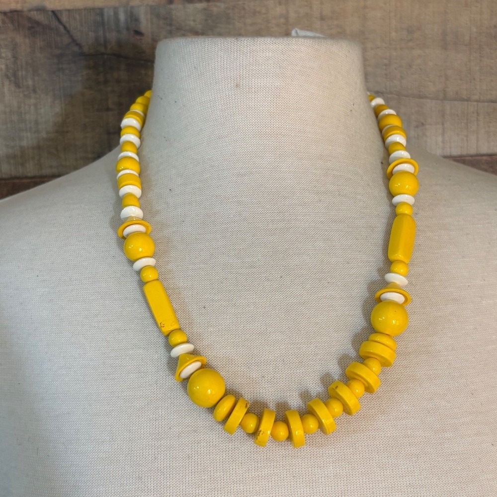 Vintage Style Yellow White Geometric Chunky Beaded Necklace Retro Mod